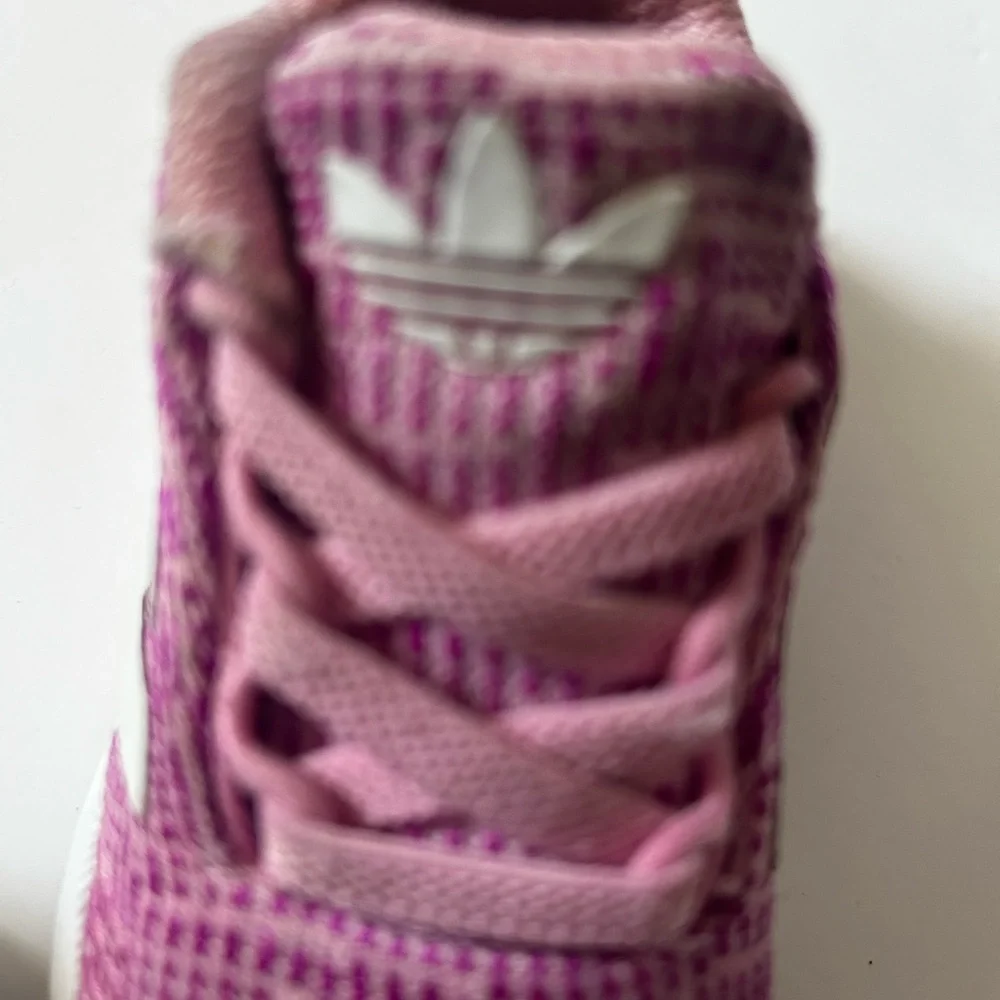 Adidas Swift Run 22 Kids Pink Sneakers- size 5